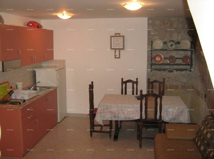 Na prodaju je apartmanska kuća s četiri zasebne stambene jedinice, smješ... — fotografija 2