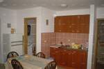 Na prodaju je apartmanska kuća s četiri zasebne stambene jedinice, smješ... — fotografija 10