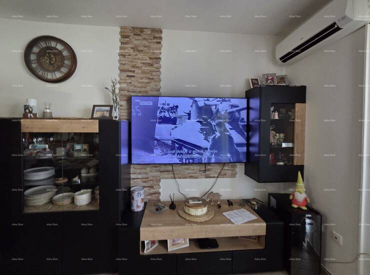 Na prodaju je  stan smješten u Puli, na prvom katu stambene zgrade. Stan p... — fotografija 3