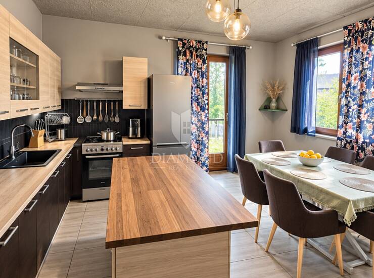 Kuća s velikom okućnicom od 2300 m² u mirnom okruženju — fotografija 2