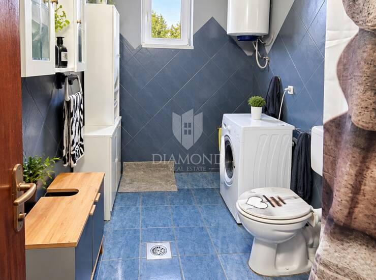 Kuća s velikom okućnicom od 2300 m² u mirnom okruženju — fotografija 5