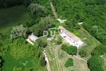 Istra, Barban, građevinsko zemljište, 1100 m2, štala, garaža, struja i voda — fotografija 2