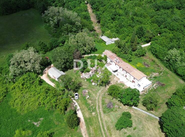 Istra, Barban, građevinsko zemljište, 1100 m2, štala, garaža, struja i voda — fotografija 2