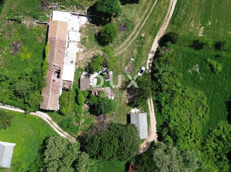 Istra, Barban, građevinsko zemljište 550 m2, garaža 70 m2, struja i voda na 