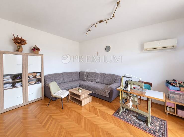 Grad Krk, apartman s djelomičnim pogledom na more — fotografija 4