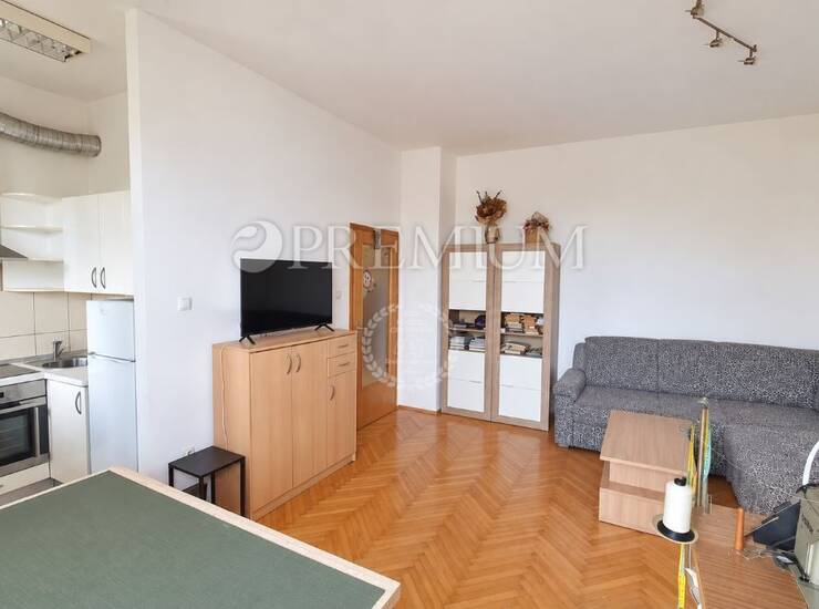 Grad Krk, apartman s djelomičnim pogledom na more — fotografija 5