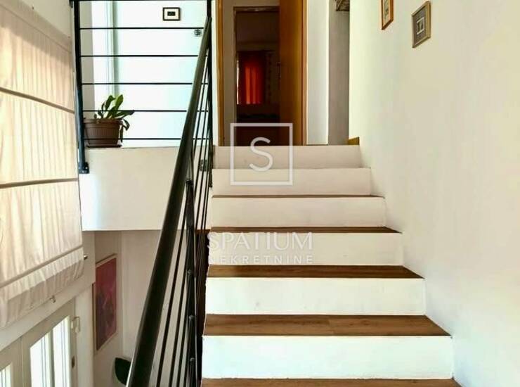 SVETVINČENAT, DVIJE SPOJENE I NAMJEŠTENE KUĆE, 300 M2 — fotografija 6