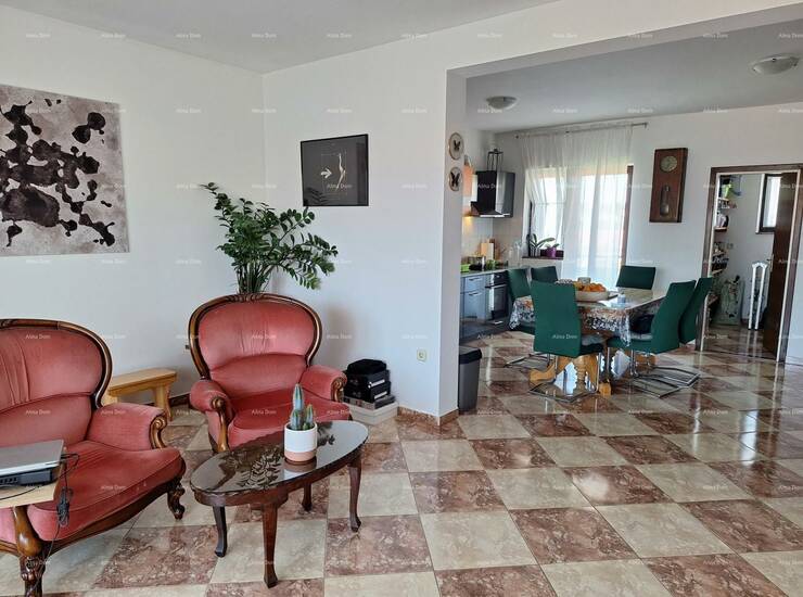 Na odličnoj lokaciji u Puli prodaje se višenamjenska nekretnina ukupne po... — fotografija 3