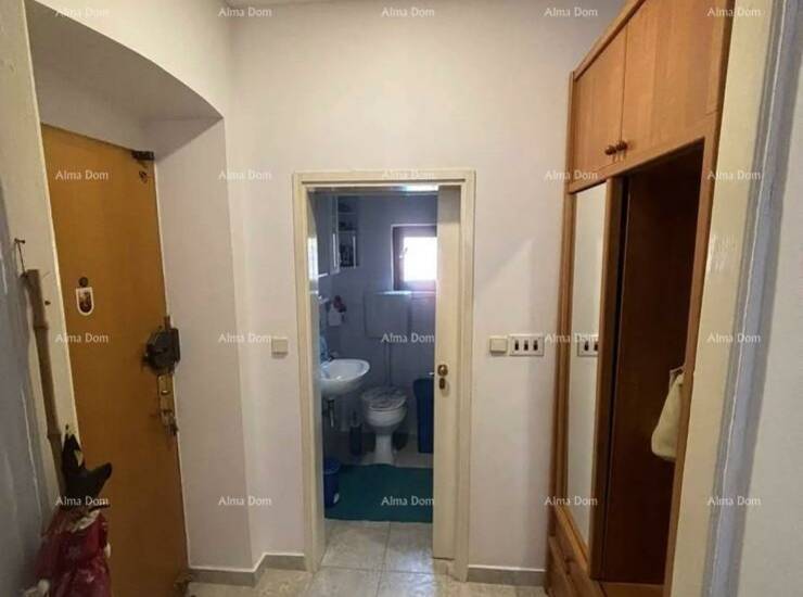 Prodaje se stan smješten na 2. katu stambene zgrade u samom centru Pule.

... — fotografija 8