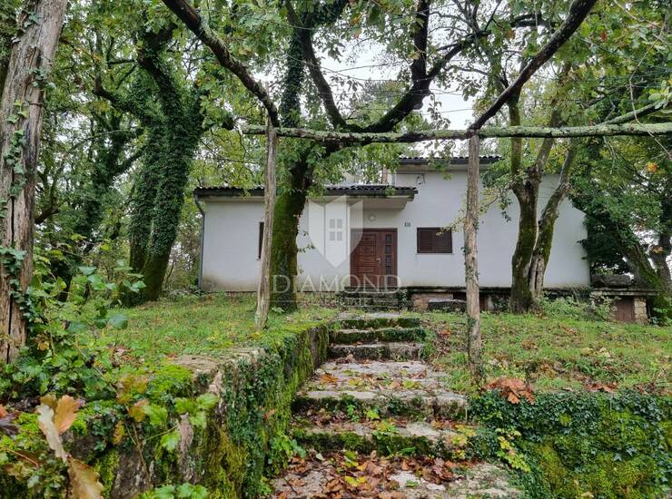 KRK GOSTINJAC, kuća za adaptaciju na velikoj okućnici