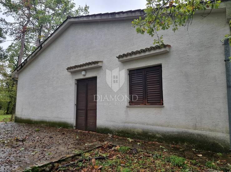 KRK GOSTINJAC, kuća za adaptaciju na velikoj okućnici — fotografija 5