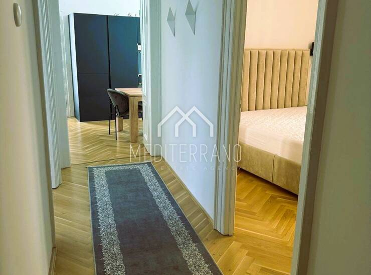 Kompletno renoviran stan, stara gradska jezgra, 2S+ DB — fotografija 2