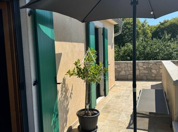 Vrhunska renovirana kamena vila s prekrasnim pogledom na more — fotografija 2