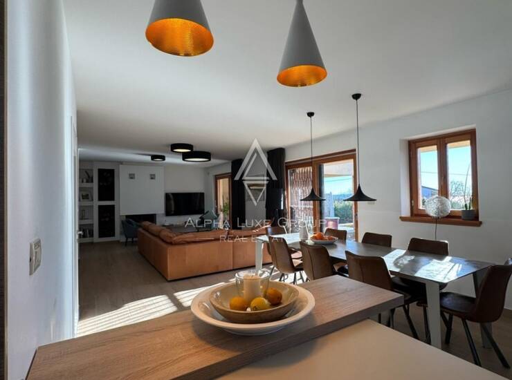 Vrhunska renovirana kamena vila s prekrasnim pogledom na more — fotografija 5