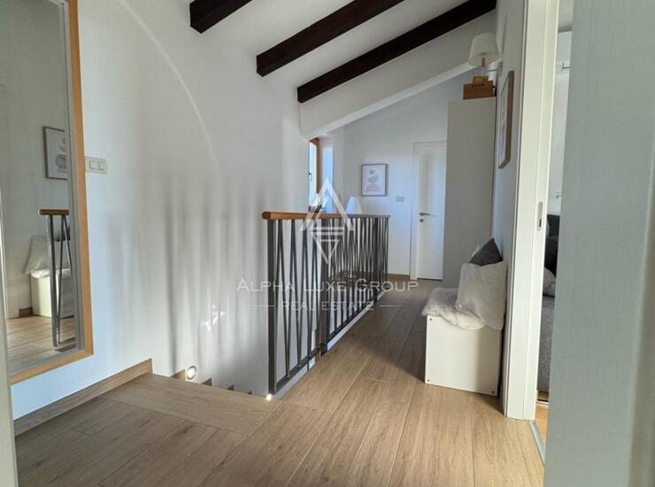 Vrhunska renovirana kamena vila s prekrasnim pogledom na more — fotografija 6