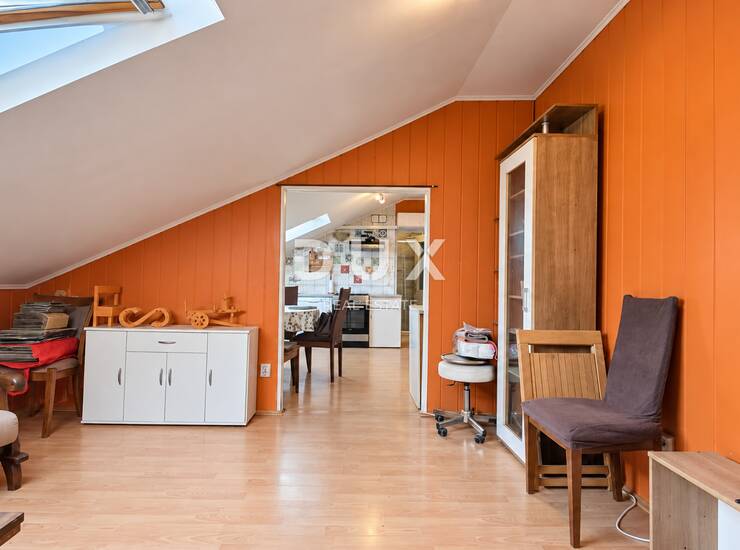 Opatija, centar, trosoban stan u potkrovlju, 150 m od mora, 82m2 — fotografija 3