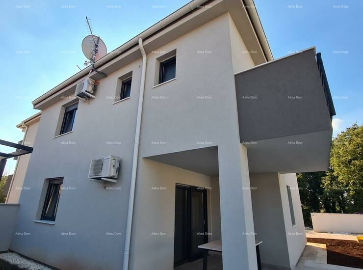 Blizina Medulina!
U ponudi je duplex kuća s bazenom.
Na parceli od 440 m2 ... — fotografija 2