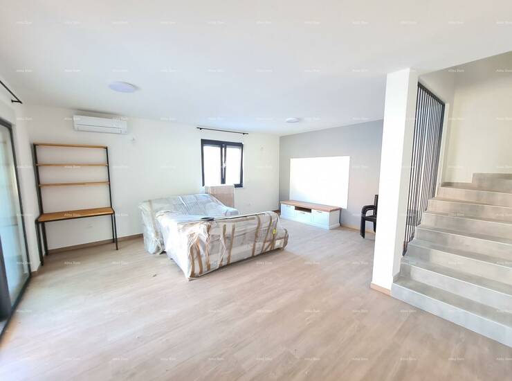 Blizina Medulina!
U ponudi je duplex kuća s bazenom.
Na parceli od 440 m2 ... — fotografija 3