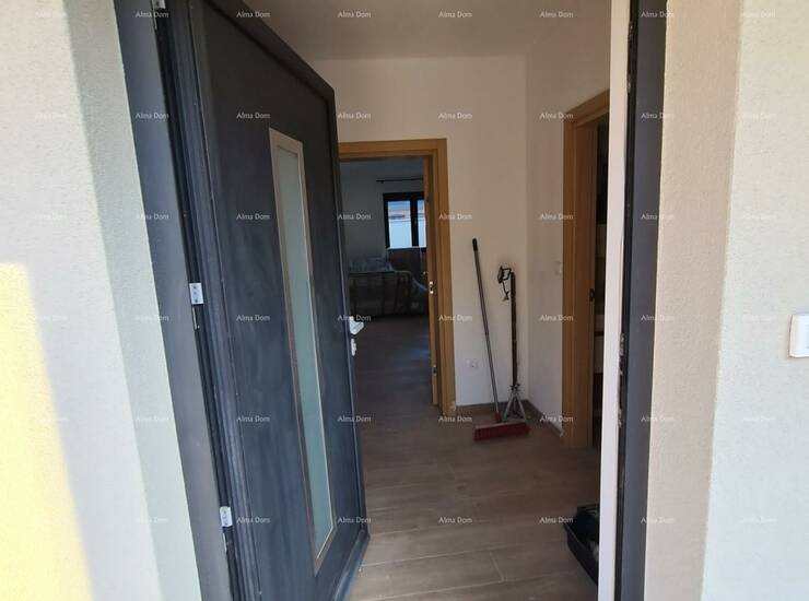 Blizina Medulina!
U ponudi je duplex kuća s bazenom.
Na parceli od 440 m2 ... — fotografija 4