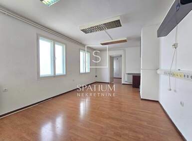 Poslovni prostor Mlaka, Rijeka 250m² - 2.625 € | SveHrNekretnine