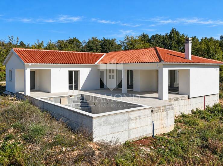 Istra, Labin, novoizgrađena prizemnica okružena prirodom — fotografija 3