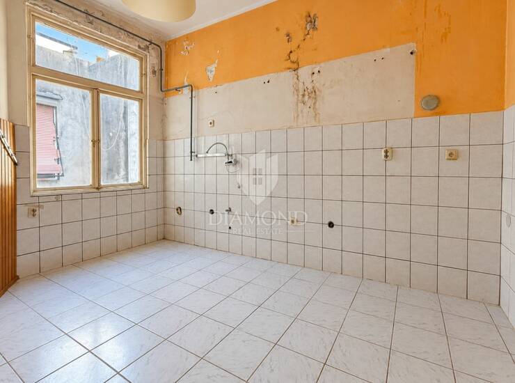 RIJEKA, STROGI CENTAR - STAN ZA ADAPTACIJU  — fotografija 4