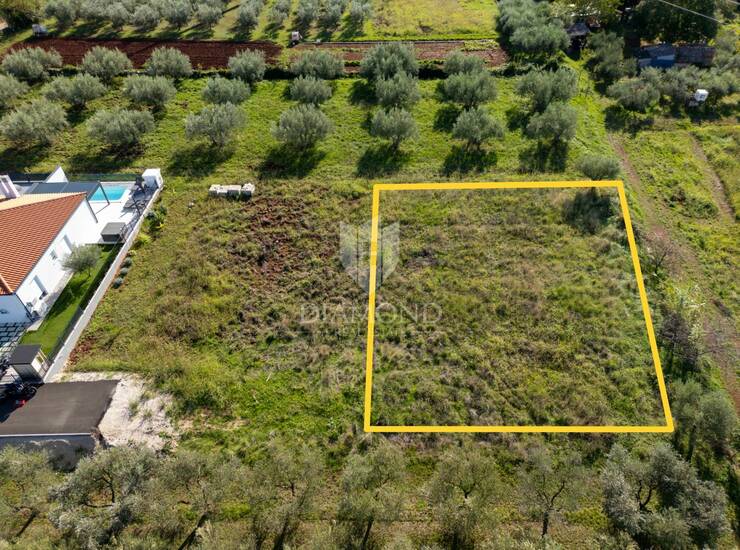 Umag, Građevinsko zemljište pored Slovenske granice