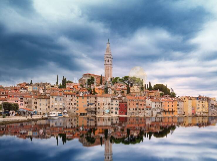 ROVINJ, STAN ZA KOMPLETNU RENOVACIJU SAMO 300 METARA DO MORA
