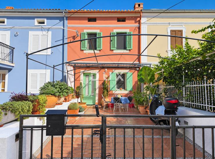 Krk, Omišalj, renovirana kamena kuća, 169 m2, parking — fotografija 3