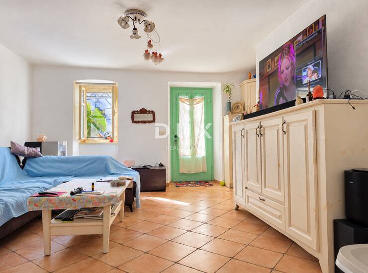 Krk, Omišalj, renovirana kamena kuća, 169 m2, parking — fotografija 5