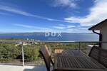 Istra, Rabac, trosoban stan, 93 m2, terasa, vrt, pogled