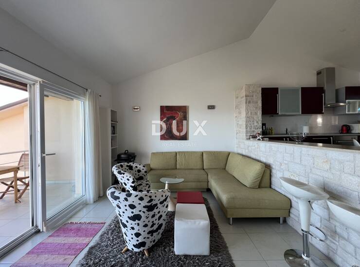 Istra, Rabac, trosoban stan, 93 m2, terasa, vrt, pogled — fotografija 6