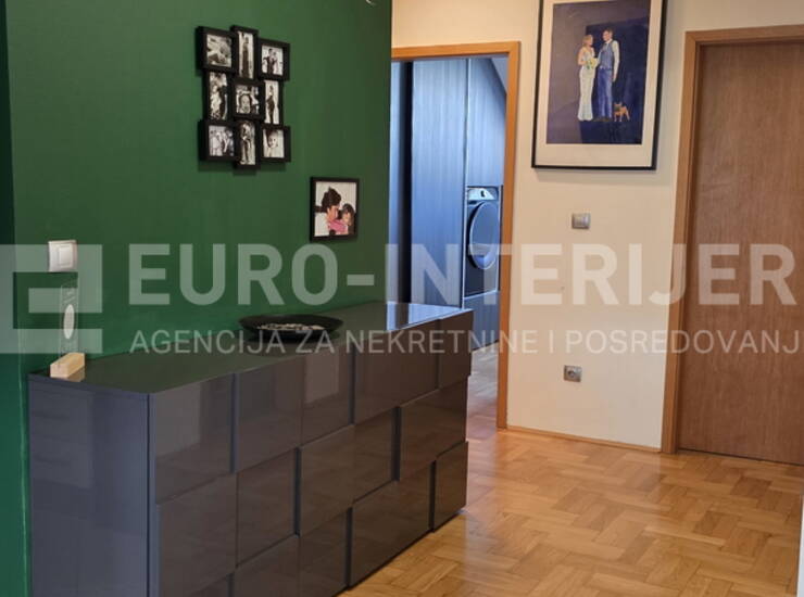 SAMOBOR, 4-SOBNI OBITELJSKI STAN S GARAŽOM