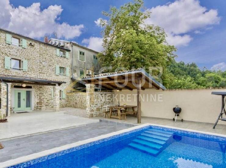 Istra, Motovun - okolica, kamena kuća s bazenom