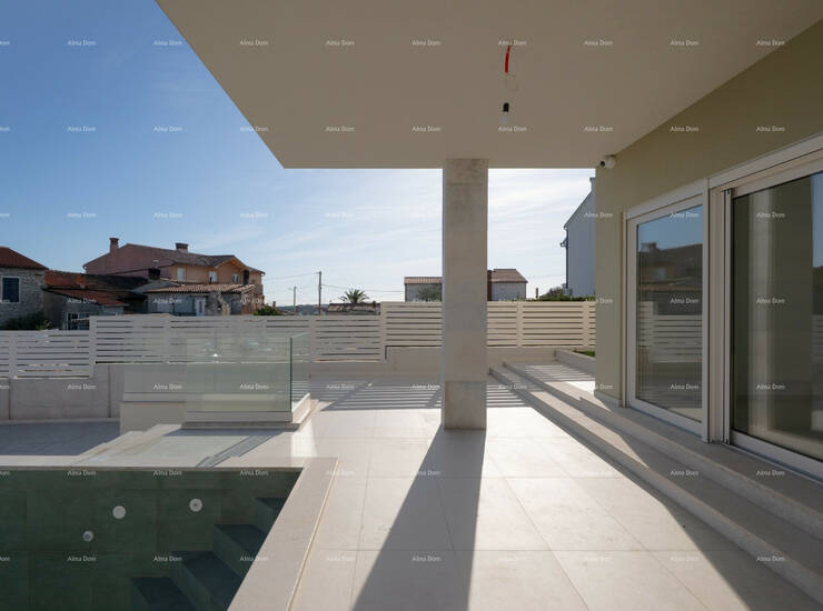 Na prodaju je moderna obiteljska kuća neto površine 177 m², smještena n... — fotografija 6