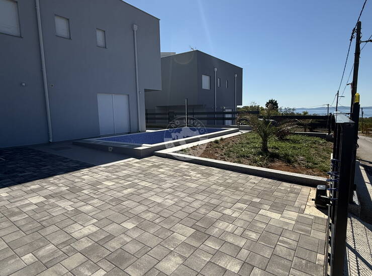 MODERNA VILA S BAZENOM I POGLEDOM NA MORE, VIR - ZADAR