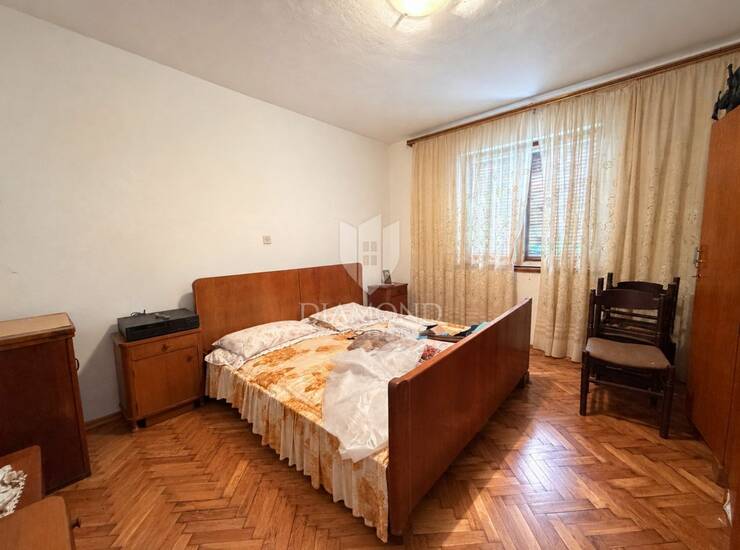 Labin, okolica, kuća s potencijalom u zelenom okruženju — fotografija 4
