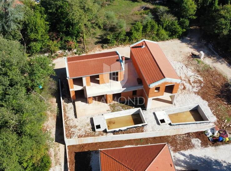Umag, Dvije kuće s bazenom u roh bau fazi — fotografija 5