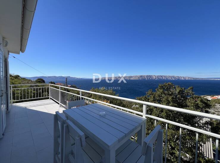 Senj, samostojeća, 250 m2, tri stana, panoramski pogled