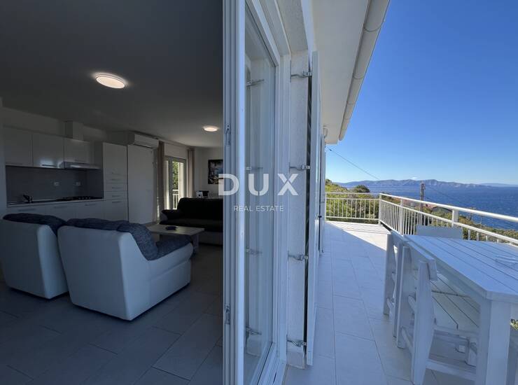 Senj, samostojeća, 250 m2, tri stana, panoramski pogled — fotografija 3