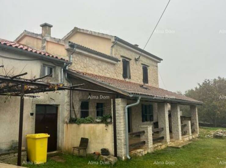 Na prodaju je obiteljska kuća smještena u mirnom dijelu okolice Labina, u... — fotografija 3