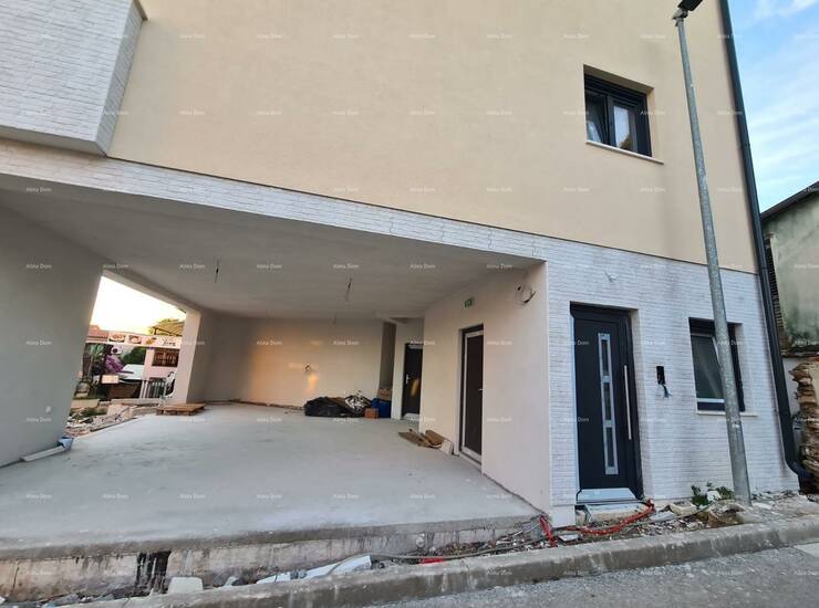 U samom centru Medulina, nudimo atraktivan stan u novogradnji, smješten na...