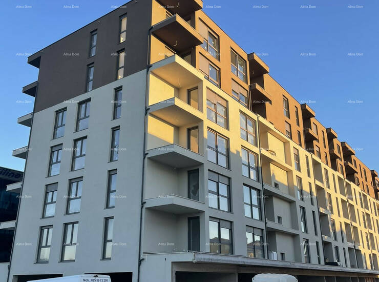 Pula!
U ponudi je stan na 4. katu višestambene zgrade s liftom. Stan se sa...