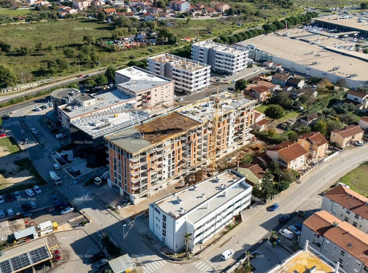 Pula!
U ponudi je stan na 6. katu višestambene zgrade s liftom. Stan se sa... — fotografija 6