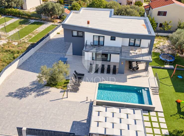 Moderna kuća s bazenom i jacuzzijem, okolica Vodnjana — fotografija 3