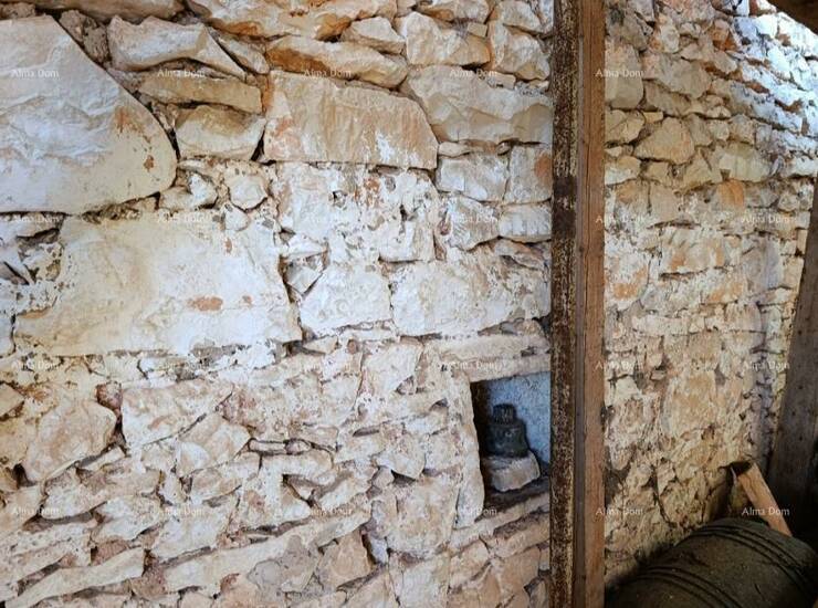 Prodaje se kamena kuća  za potpunu rekonstrukciju, smještena na građevin... — fotografija 4