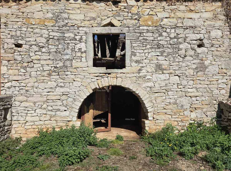 Prodaje se kamena kuća  za potpunu rekonstrukciju, smještena na građevin... — fotografija 6