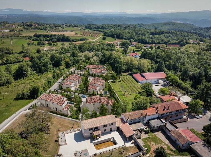 Moderna prizemnica s bazenom i velikom okućnicom – novo naselje Barban

... — fotografija 2