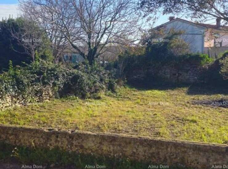 Prodaje se ruševna kuća smještena na prostranoj parceli ukupne površine... — fotografija 6