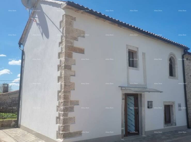 Na prodaju lijepo renovirana kuća smještena u  Barbanu. Kuća se prostire...